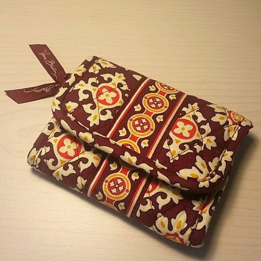NEW! Vera Bradley "Medallion" Wallet - Retired